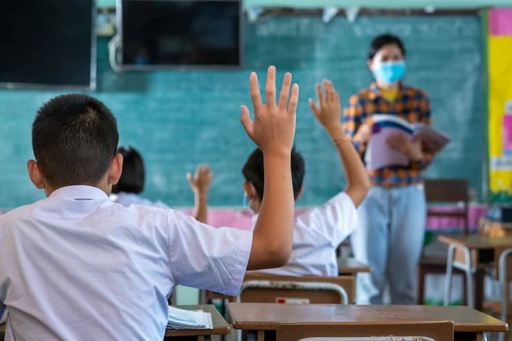 教育部：学士学历教师将被调至基础教育