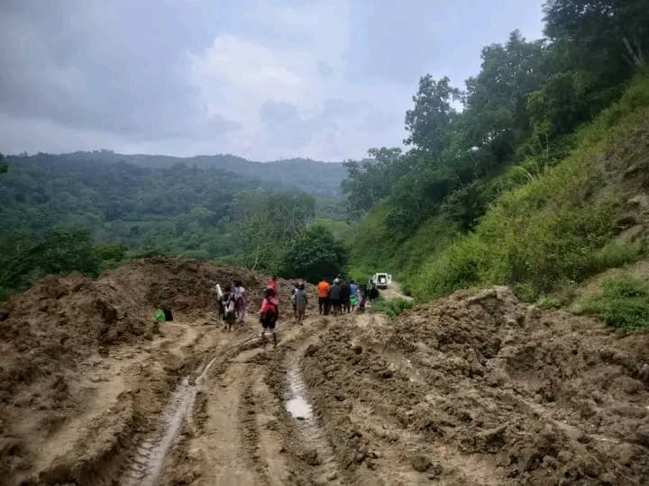 乌莫里村长：道路破损影响居民就医