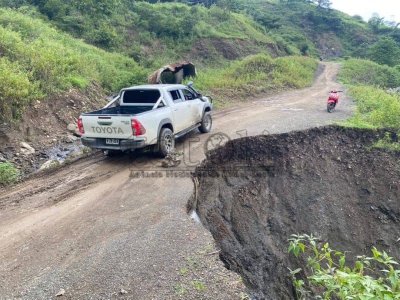 马利亚纳-博博纳罗公路路段濒临断裂