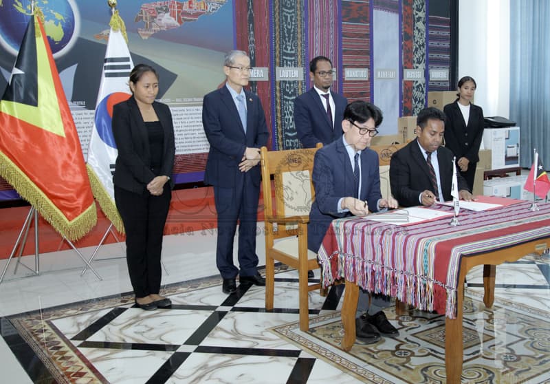 图集：韩国向东帝汶外交部交付电子设备
