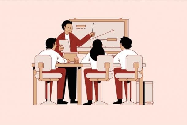 水晶高等学院院长：本科学历教师任助教