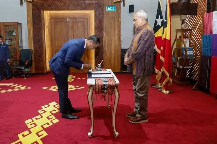 总统奥尔塔向新任驻柬埔寨大使授职