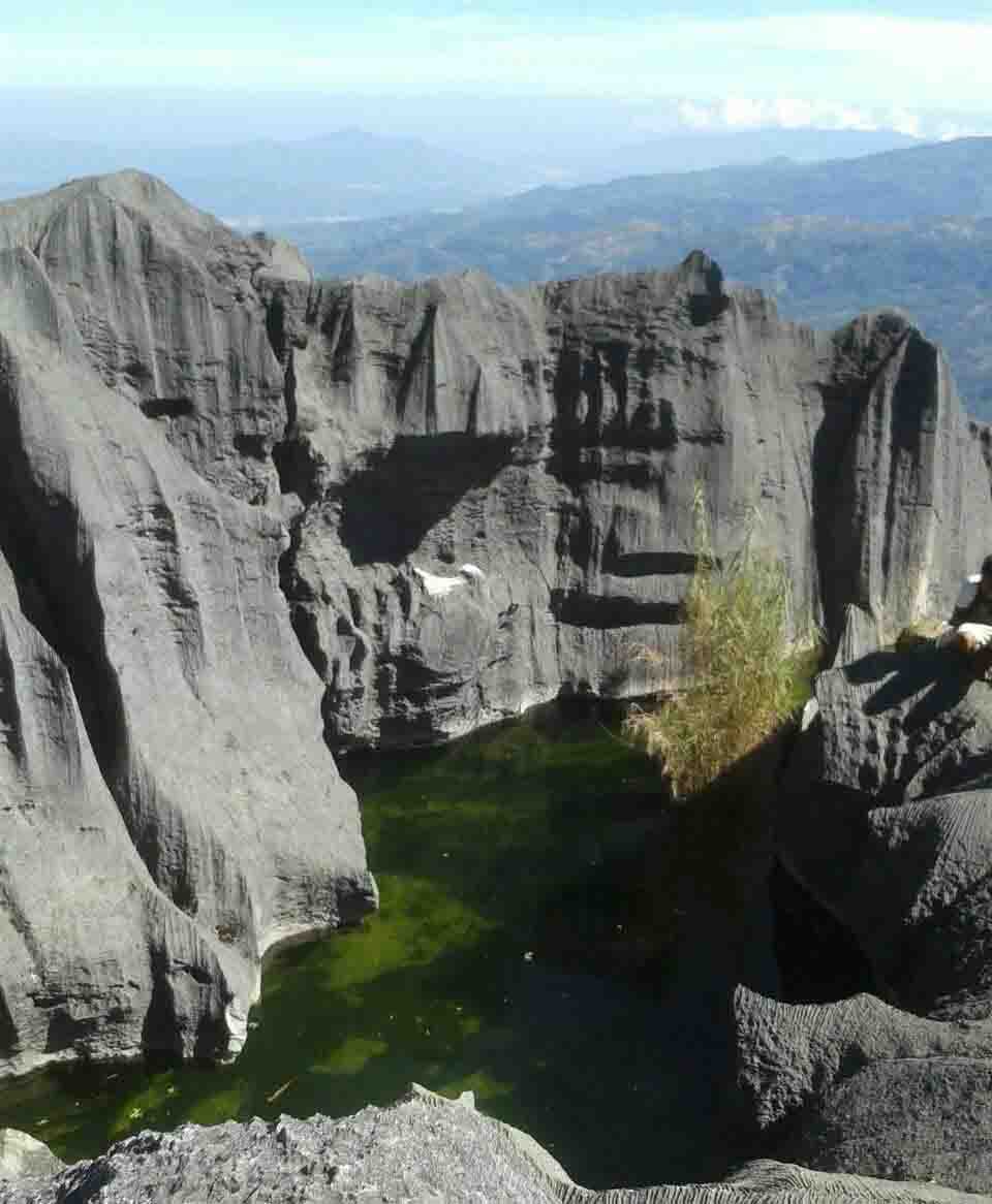 达迪尔石和泉水：埃尔梅拉的神圣旅游标志