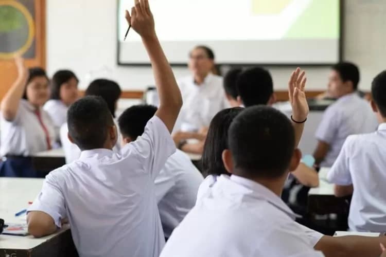 校长：学生因病缺考可补考