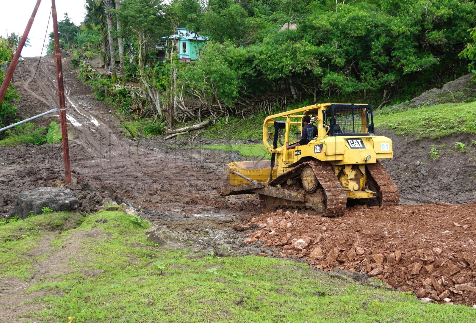 尼蒂贝次区官员：希望公司加快乡村道路修复