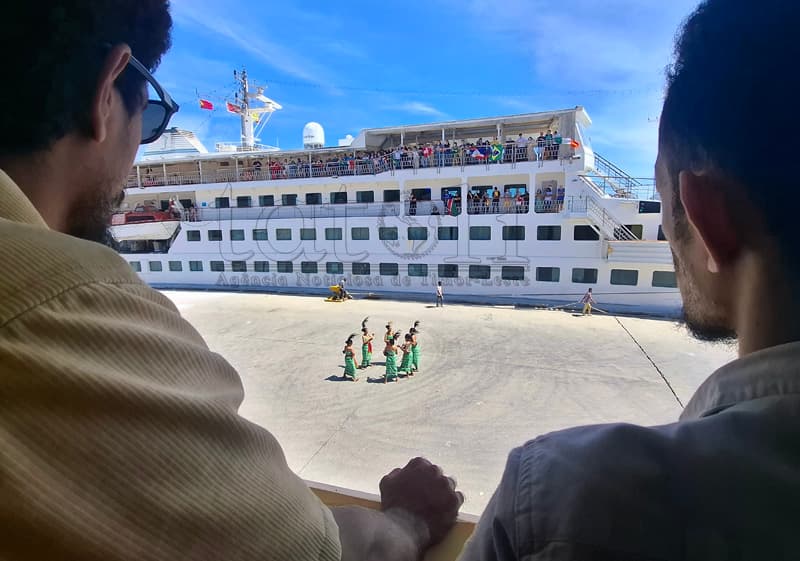 希望号浮动图书馆到访帝力，推广旅游与书展