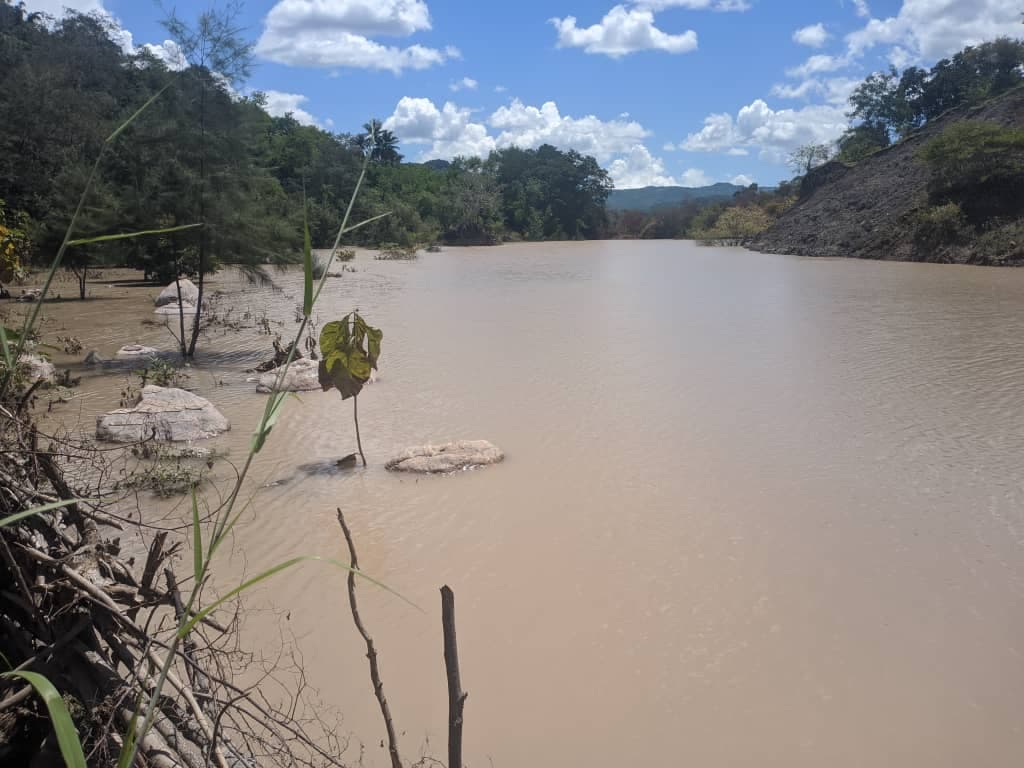 欧库西山体滑坡形成堰塞湖，恐引发灾难