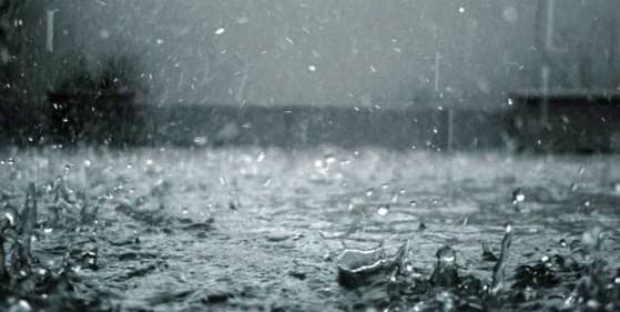东帝汶连续暴雨大风致儿童害怕上学