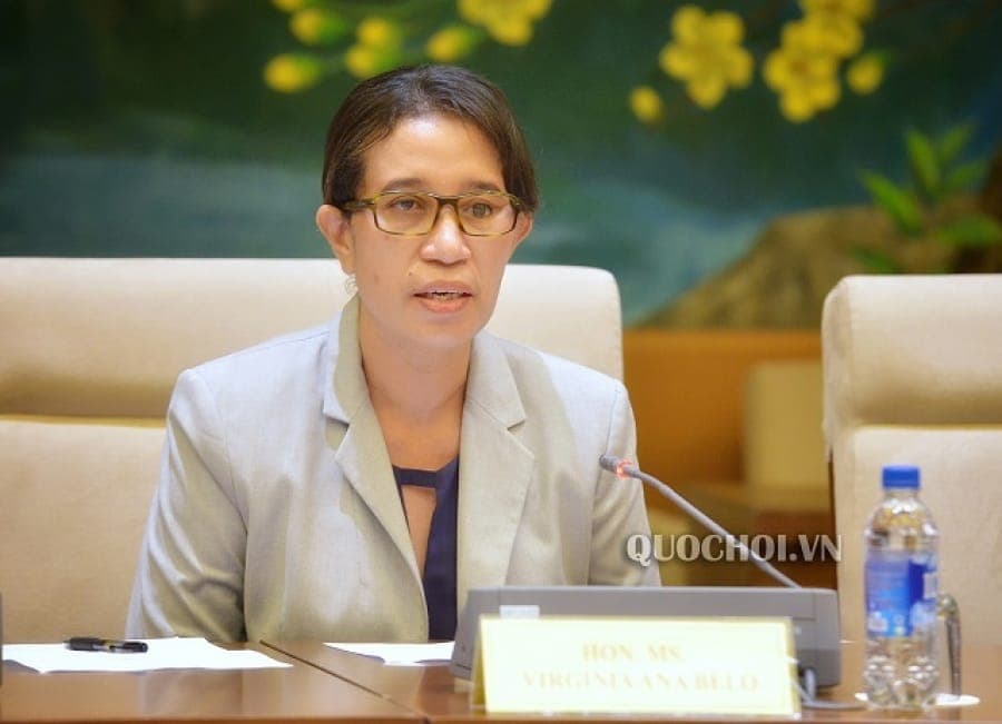 议员含泪请求政府救助危重患儿