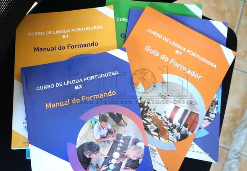 INFORDEPE向欧库西提供葡语教学手册