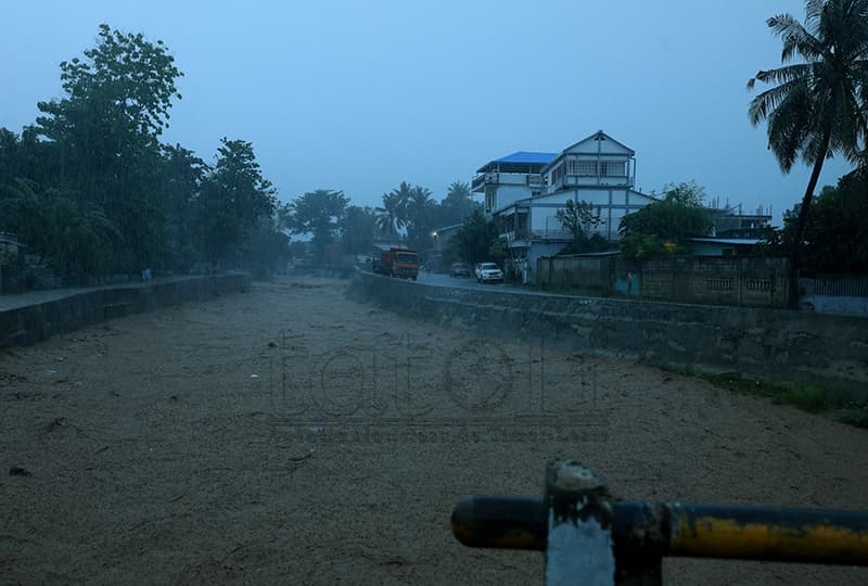 公共工程部:已开始清理河道和道路沉积物以防洪