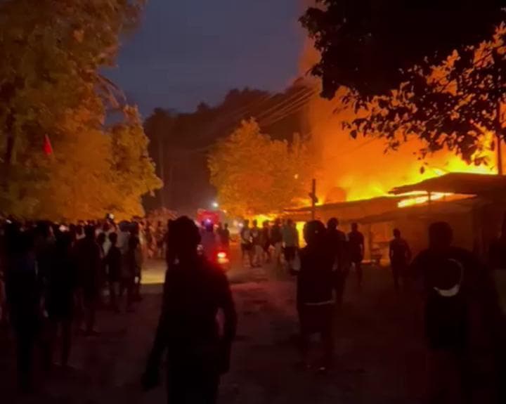 维克克市贝洛伊区三栋房屋深夜被烧毁