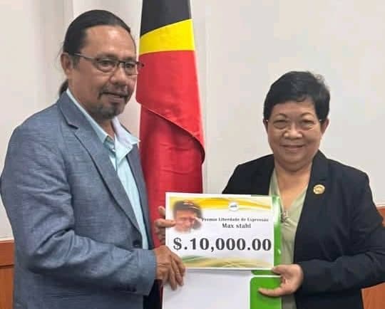 国民议会议长莱向奥利维拉颁发言论自由奖