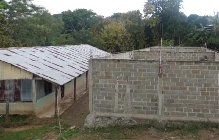处长:萨拉巴拉分校项目因误解停工,建材受损