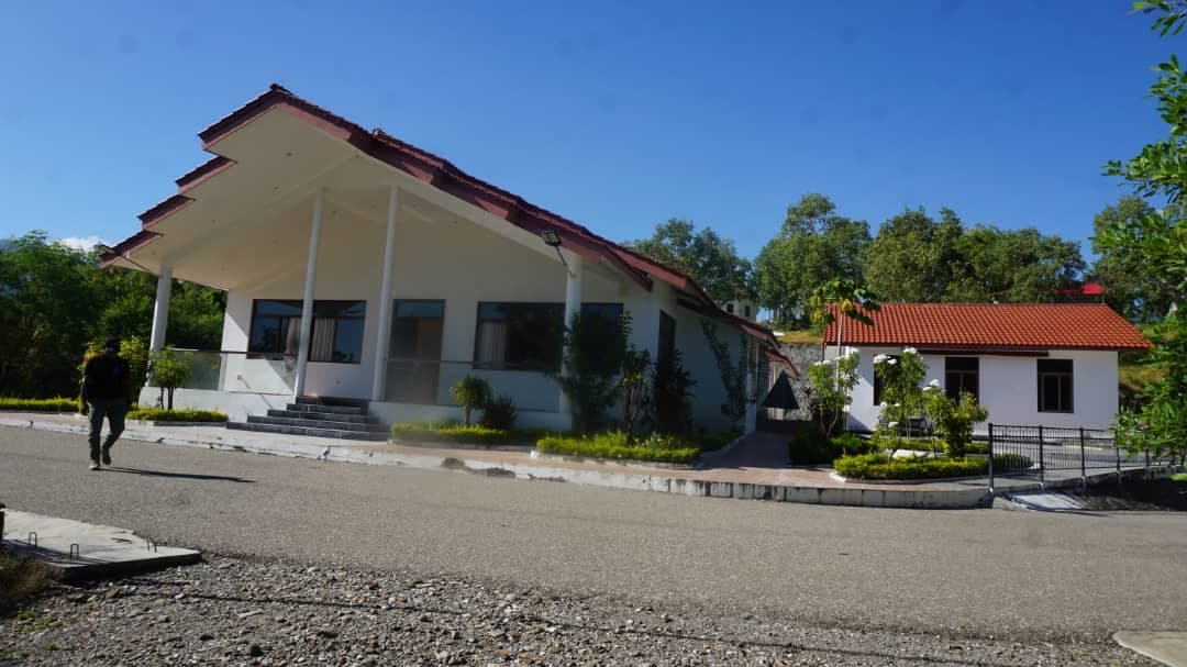 欧库西国家警察确保富洛洛住宅区安全
