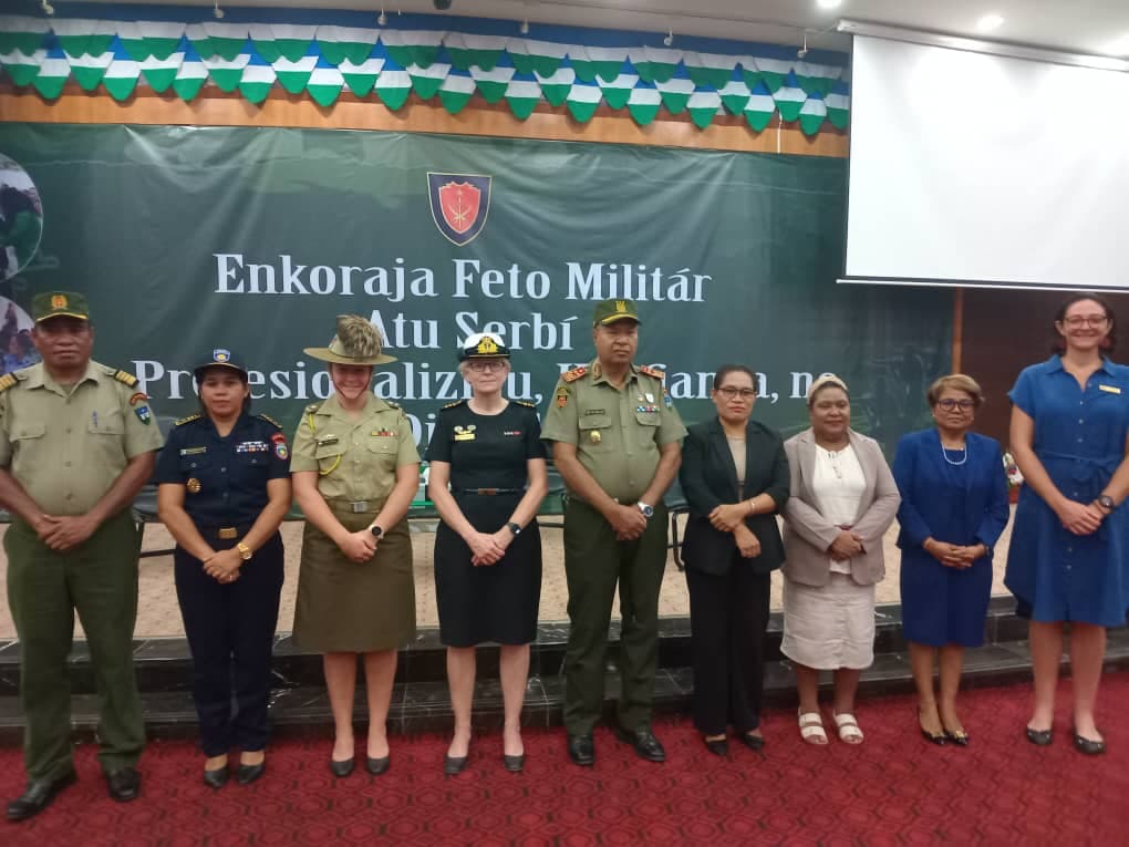 国防军总司令:鼓励女性军人改变心态专业服务