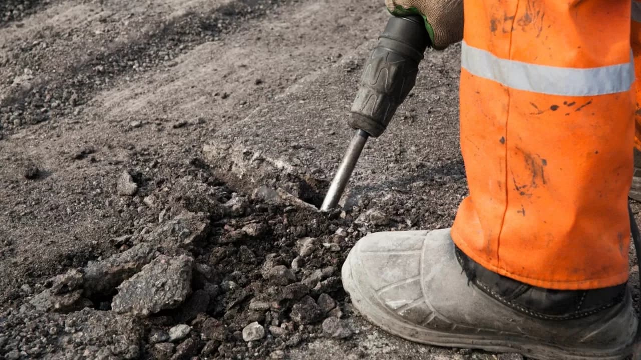 阿伊纳罗社区:道路修复工程启动,居民满意