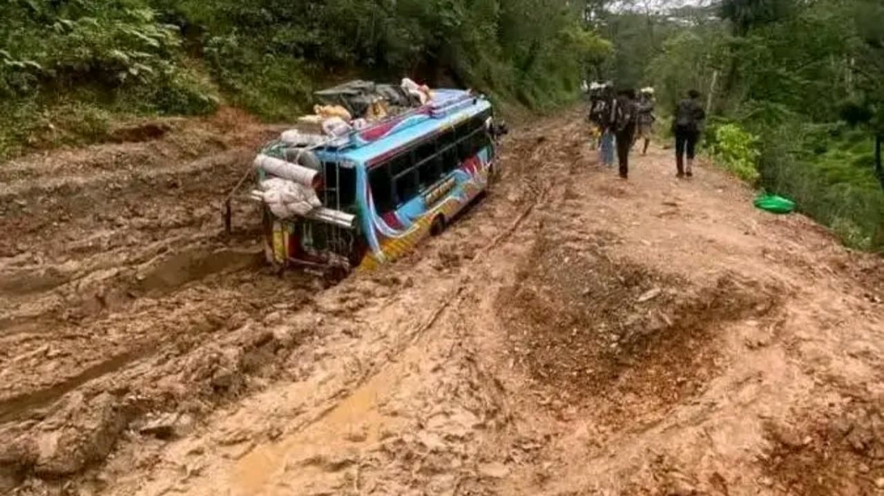 阿萨贝居民:道路糟糕影响出行