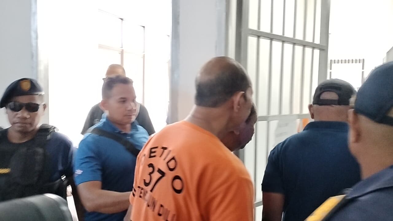 总统拉莫斯·奥尔塔谴责法院下令拘留UNTL校长并戴手铐