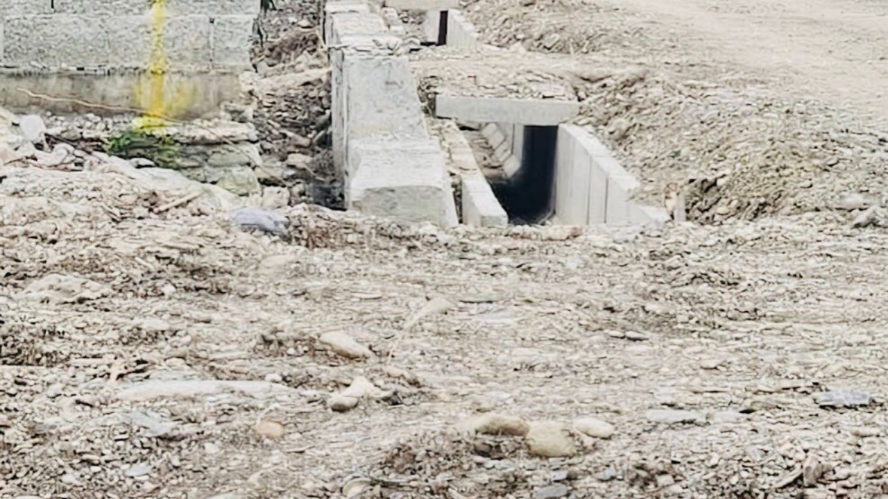 东帝汶修路绕开部长住宅，民众房屋被拆