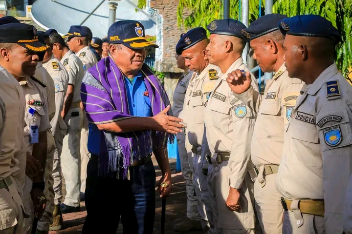 总长：海上警察要有尊严地服务
