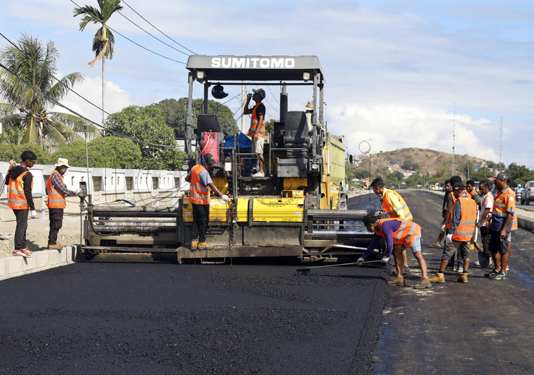 公共工程部长：政府争取2028年前完成2267公里道路
