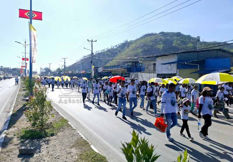 帝力及各地信徒徒步前往塔西托卢参加教宗弥撒