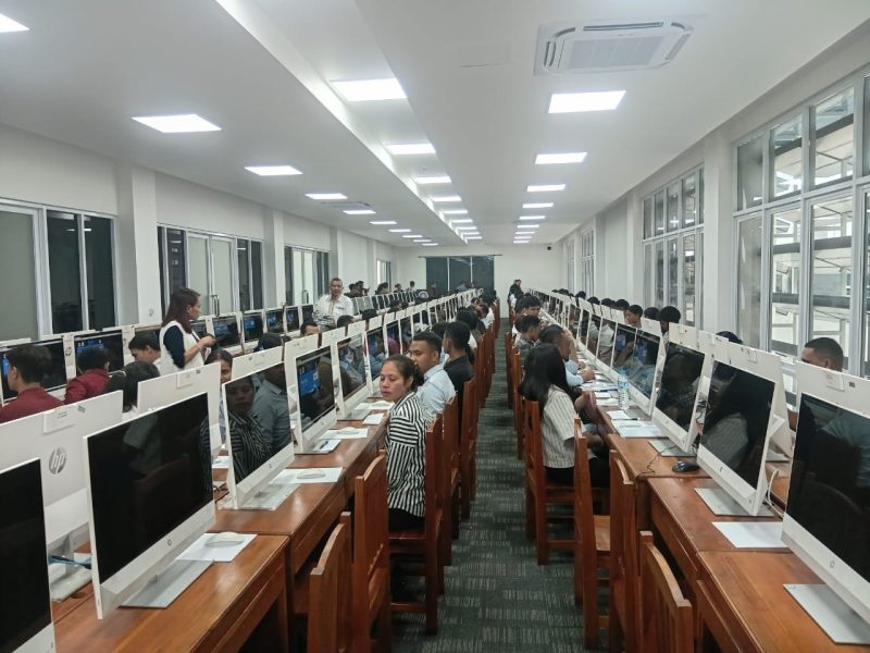 2086名候选人参加海关与税务职位电子考试
