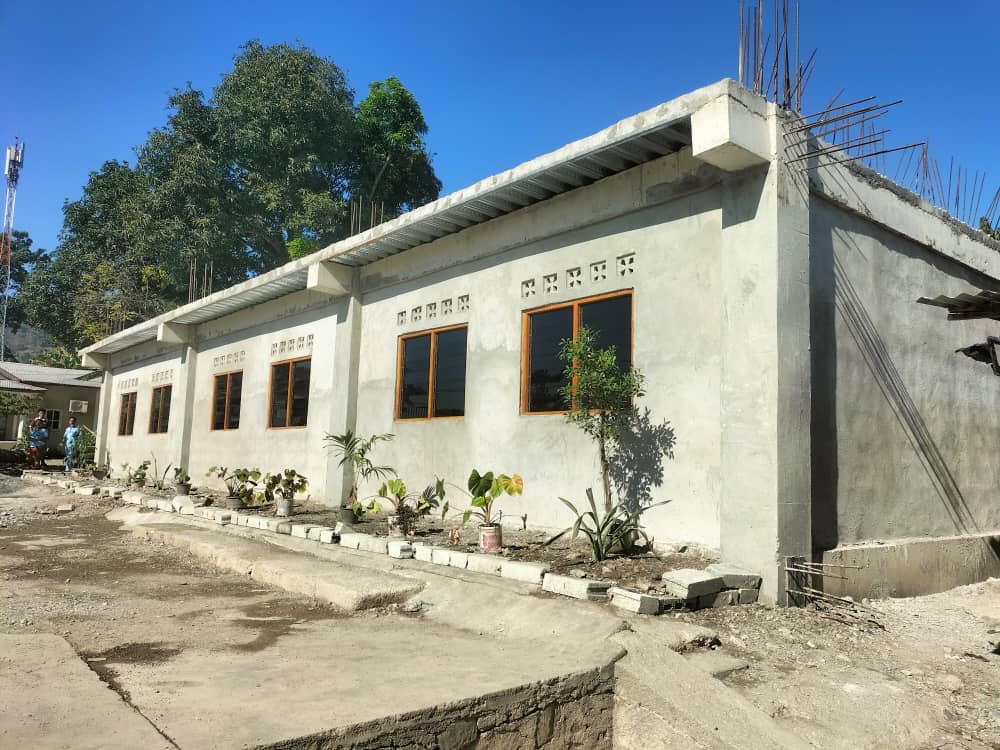 诺贝尔和平中学副校长：新教学楼完工，等待交付