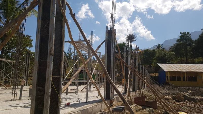 博博纳罗市当局为格洛卡埃尔基础分校建设三间教室