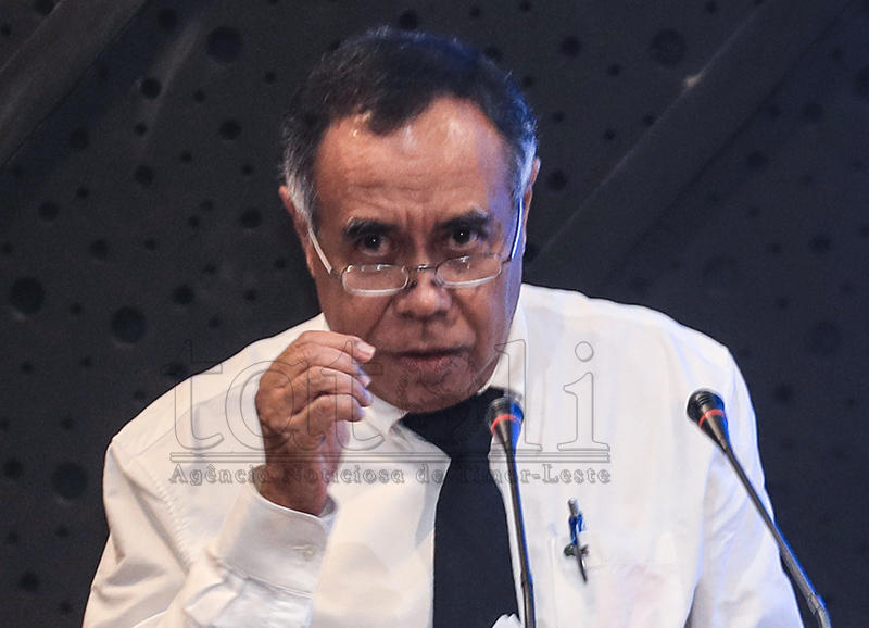 前公共工程部长加斯唐因腐败案缺席审判