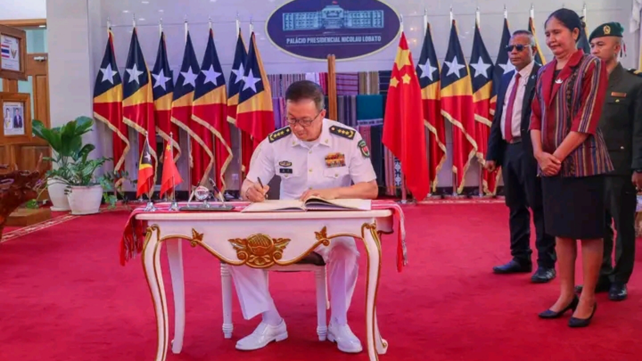 奥尔塔总统会见中国国防部长董军讨论加强防务合作