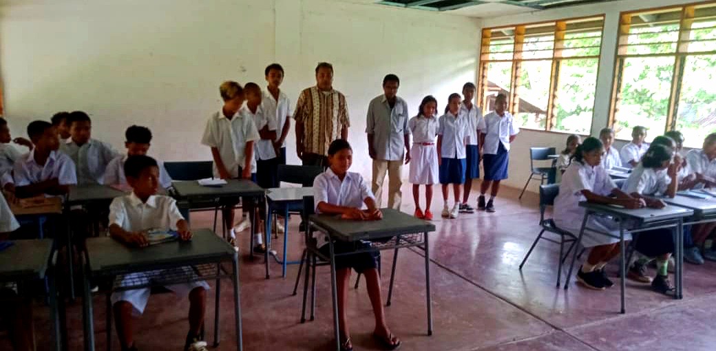 EBF Osokaiua小学教师短缺，协调员一人教全科