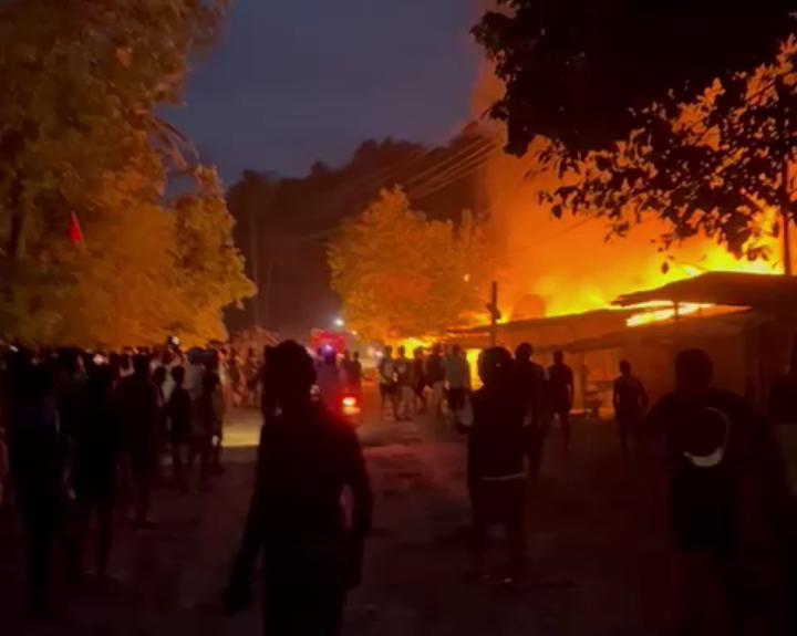维克克市贝洛伊区三栋房屋深夜被烧毁
