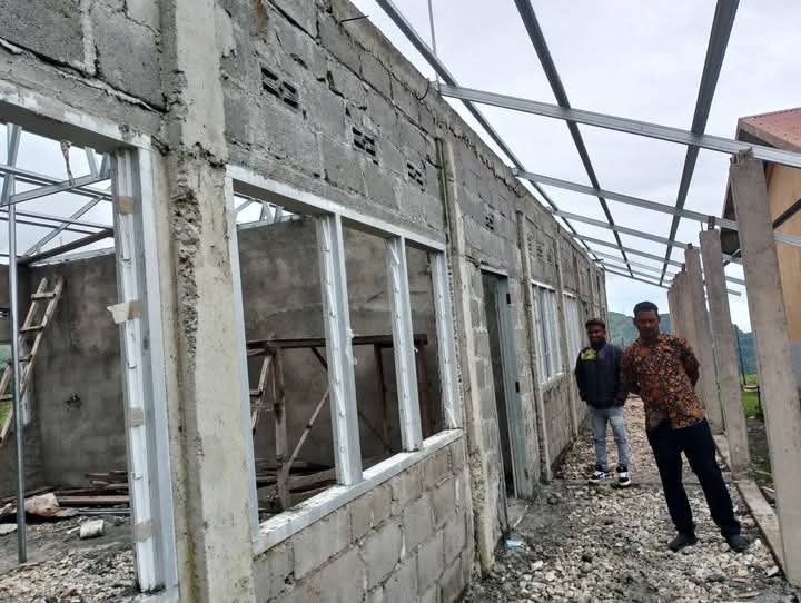 欧莱乌村学校建设停工,村长呼吁解决资金问题