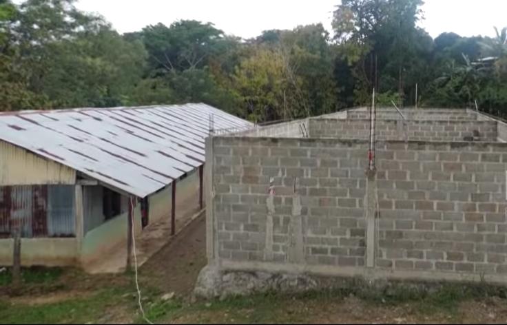 处长：萨拉巴拉分校项目因误解停工，建材受损