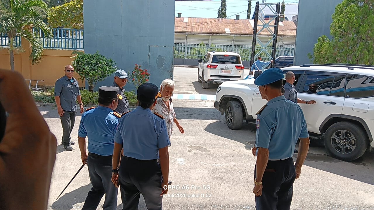 总理沙纳纳紧急访问警局，要求处理烧屋事件
