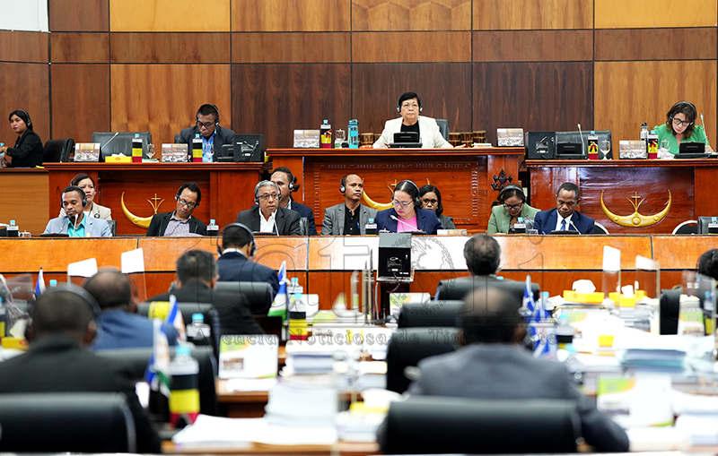 议长主持公开听证会:卫生与农业部长接受质询