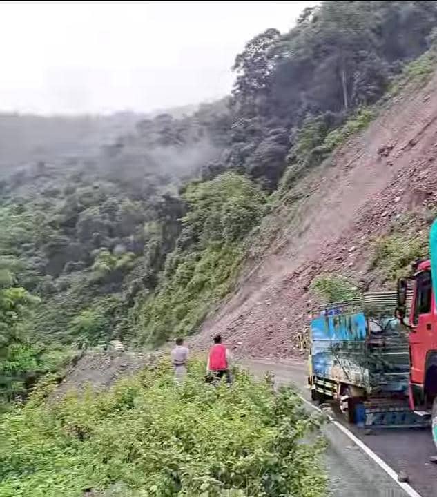 IGEADI指导技术团队清理阿伊莱乌公路沉积物