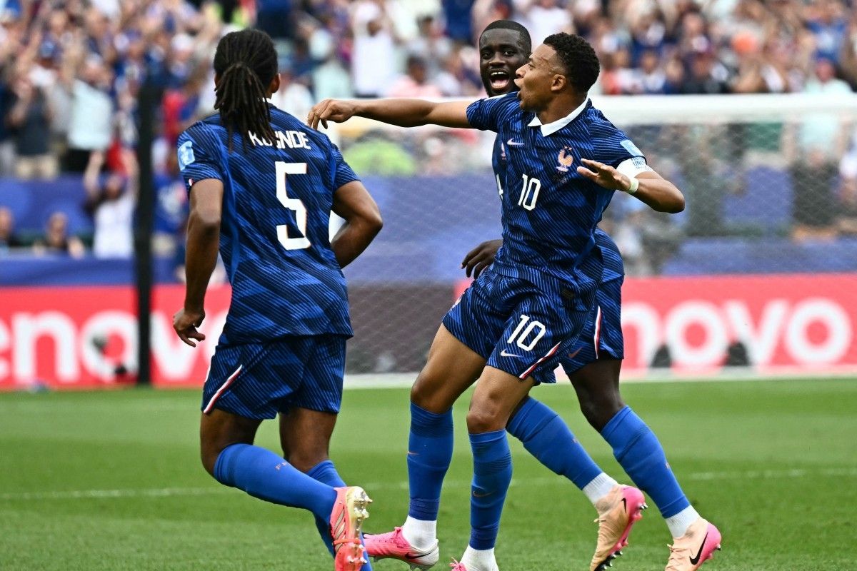 法国3-0伊拉克，姆巴佩双响锁定32强席位