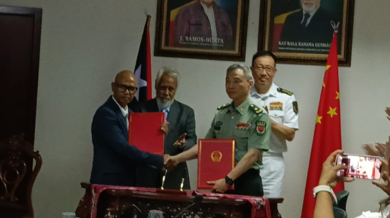 沙纳纳代防长 主持与中国防长双边会谈