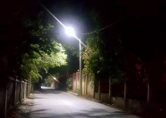 市场副经理：Manleuana市场夜间照明仅两盏灯工作