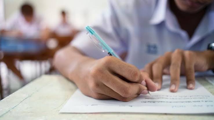 科摩罗中学两学生缺课三月被校方禁考