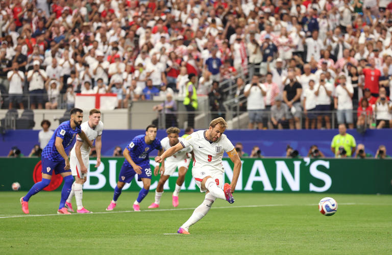 世界杯小组赛：英格兰4-2克罗地亚，凯恩双响