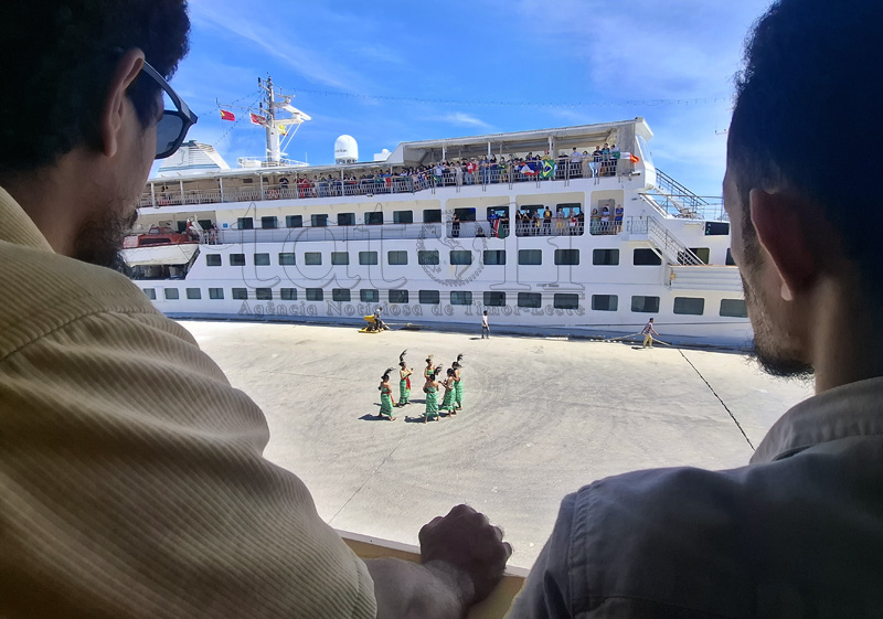希望号浮动图书馆到访帝力，推广旅游与书展