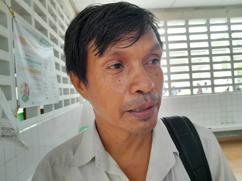 萨马拉里村长:请为村级行政支持人员配备电脑