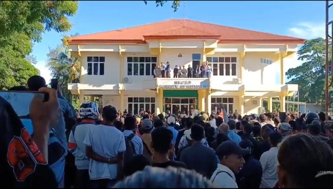 老兵挤爆退役军人部：养老金发放乱象丛生