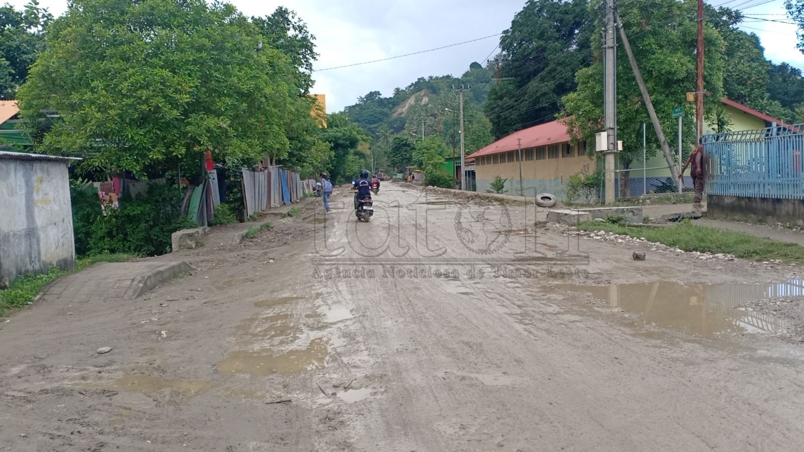 维基克镇道路泥泞,退伍军人表担忧