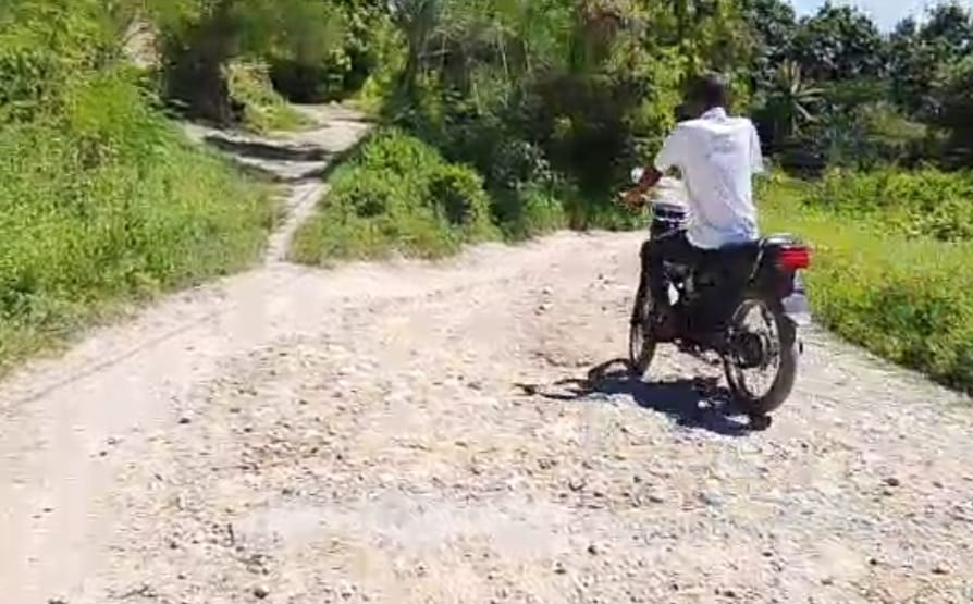 包考市道路状况糟糕，居民出行困难